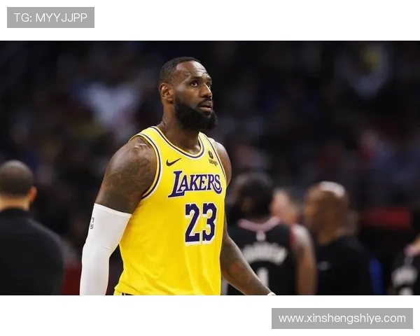 詹姆斯与足球明星的偶遇故事揭示了体育界的跨界友谊与合作